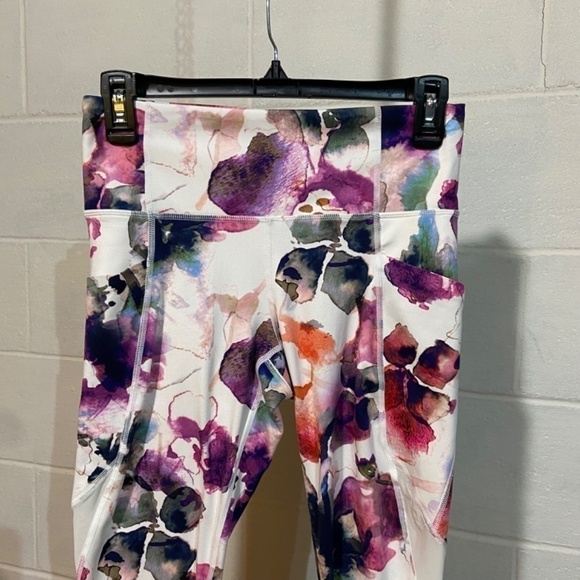 Athleta Women Small White Floral Mudra Capri Leggings Mid RIse with Mesh Windows - Picture 6 of 8